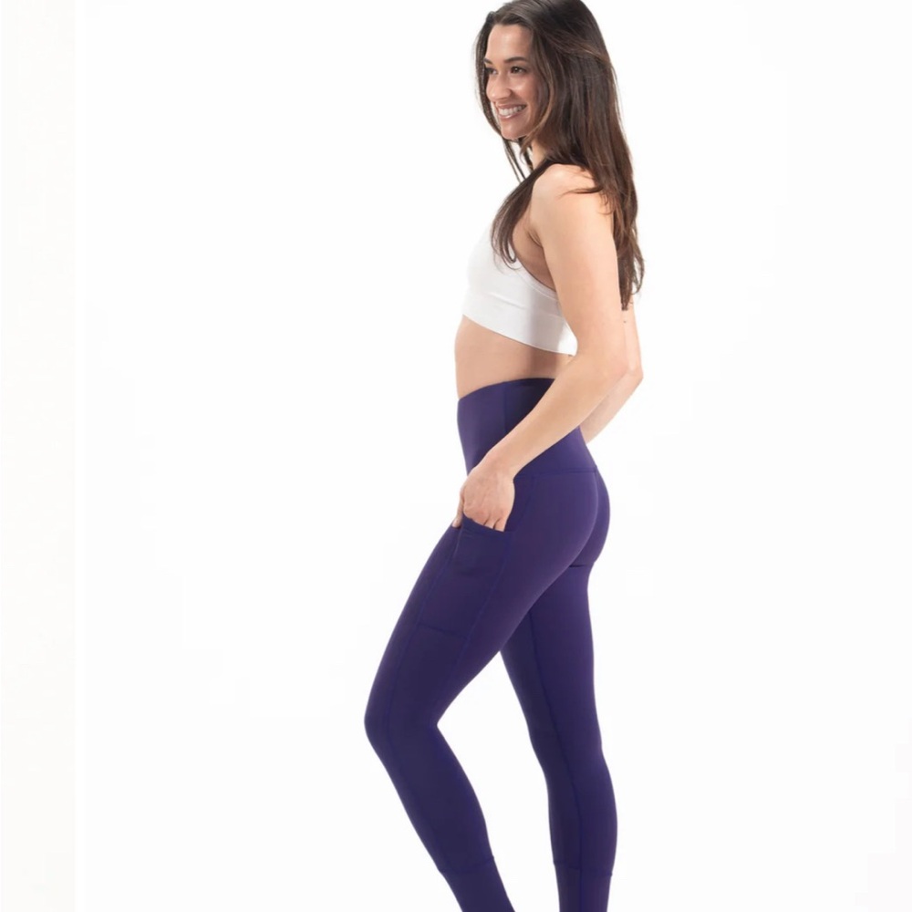 Women's Sweetflexx Resistance Leggings. Size 8 purple